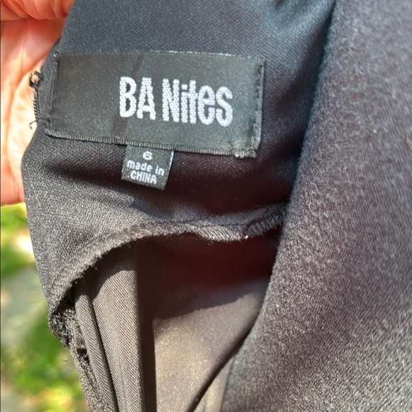 Elegant Black Velvet and Beaded One-Shoulder Evening Gown. Worn Once. Size 6 - Picture 10 of 10